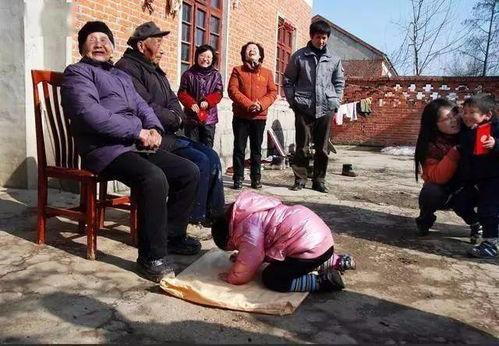 成人磕头拜年搞笑视频,年度搞笑视频盘点